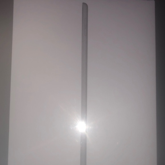 2 Apple iPads. 128gb , 10.2 cm, - Picture 2 of 3